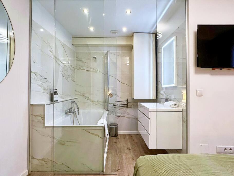 Inner I Walk To Stephansdom I Designer Flat Wenen